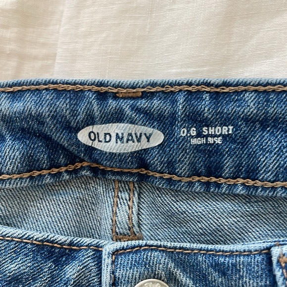 Old Navy OG High Rise Cuffed Denim Shorts - Picture 3 of 3